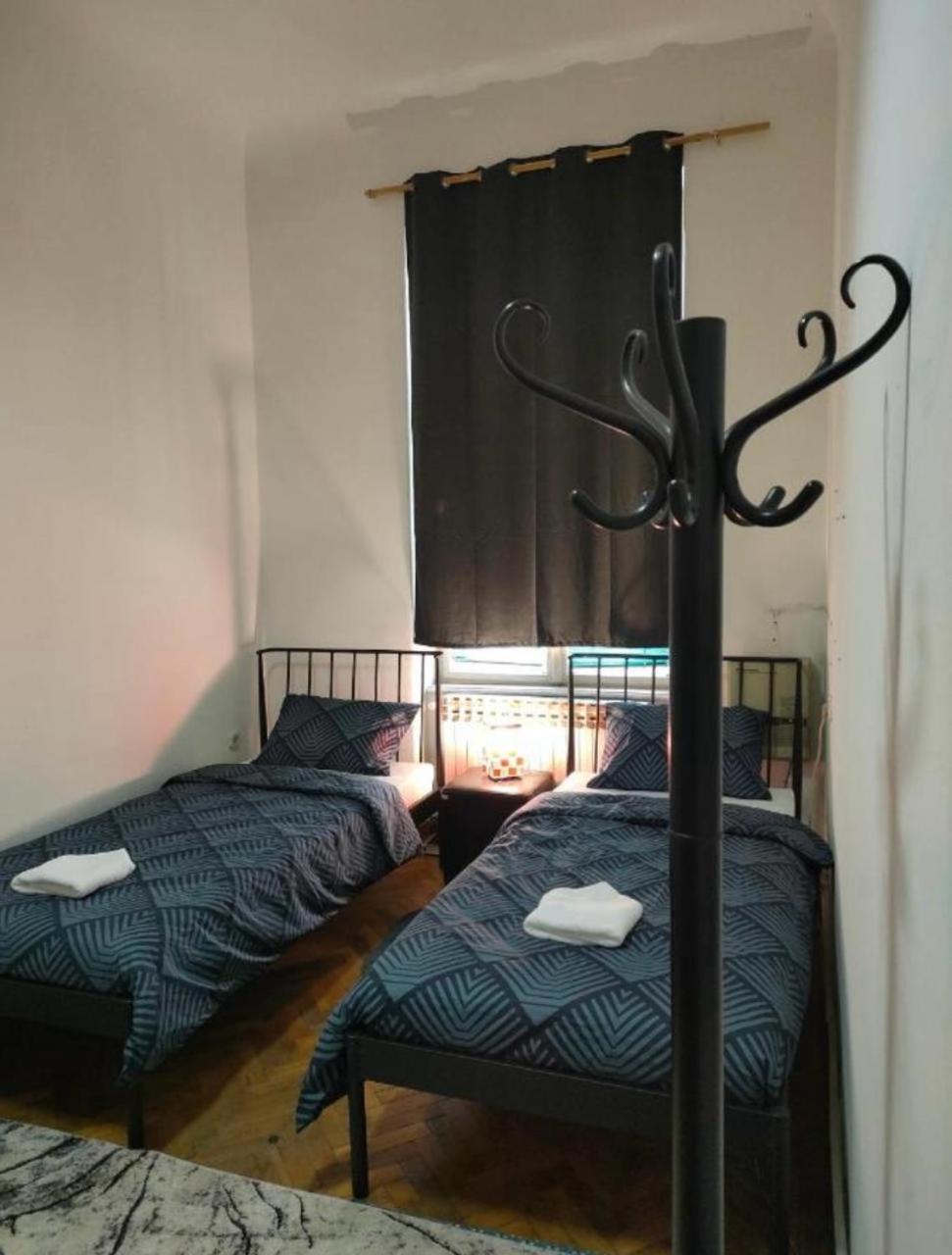 Waterfall Hostel Сараево Экстерьер фото