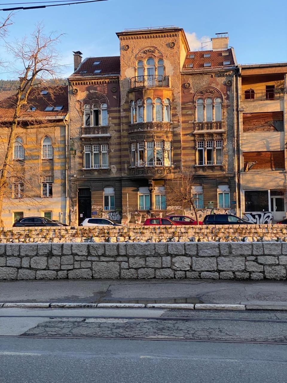 Waterfall Hostel Сараево Экстерьер фото